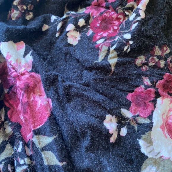 Flower shirt - Picture 3 of 5